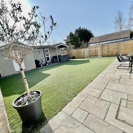 Four Corners Holiday Home Hot Tub & Sauna Ferndown Luaran gambar
