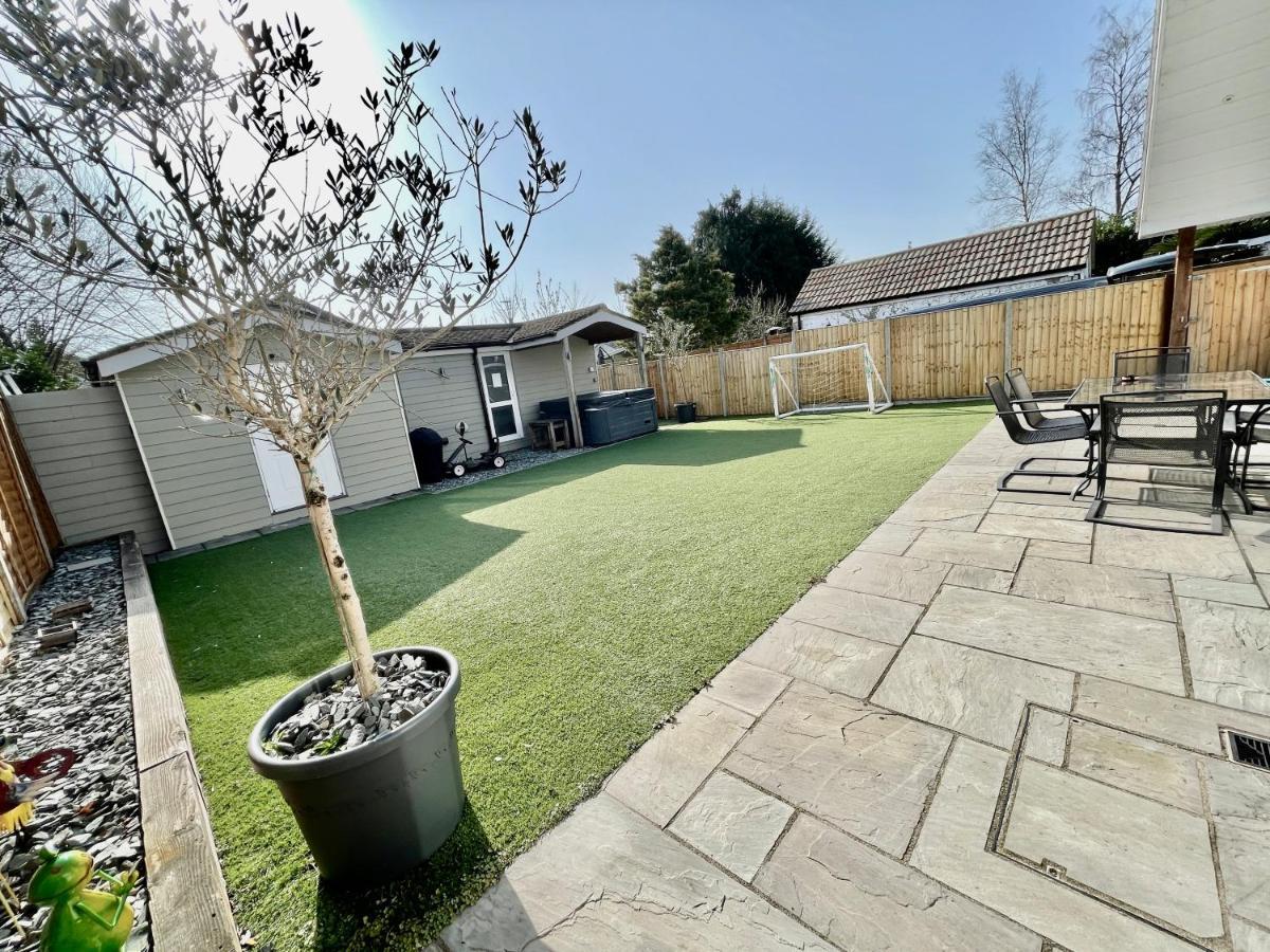 Four Corners Holiday Home Hot Tub & Sauna Ferndown Luaran gambar